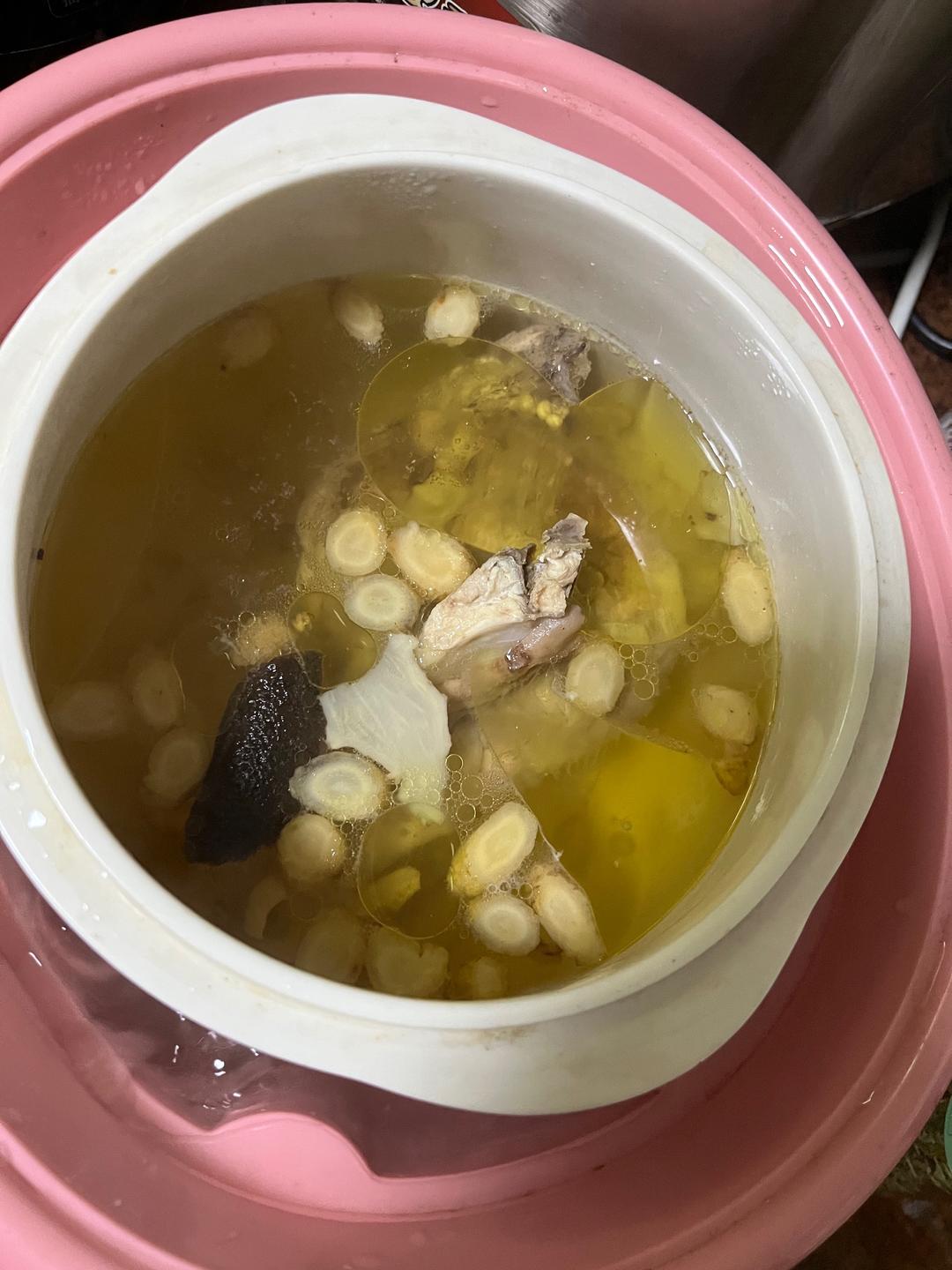 花旗参玉竹片炖老鸡乸