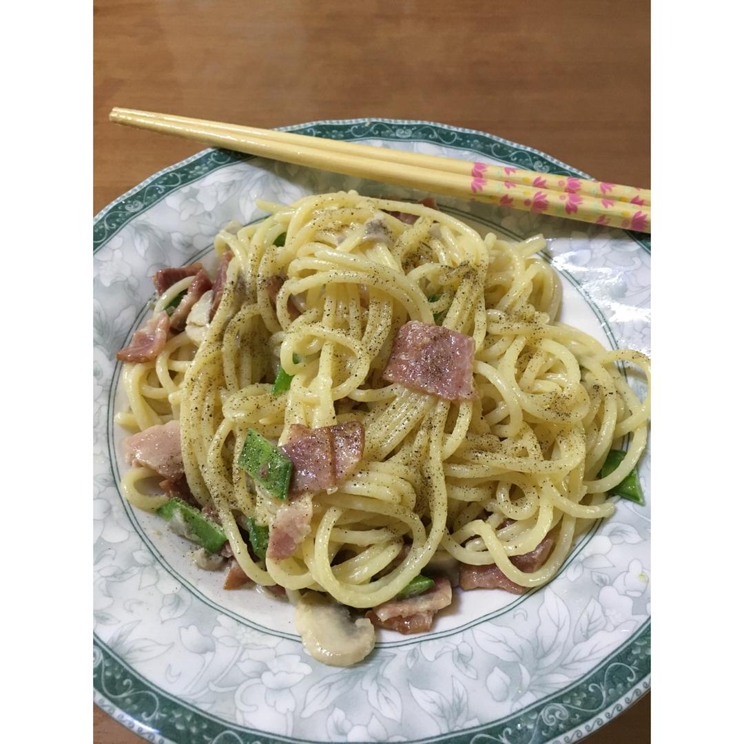奶油培根意大利面