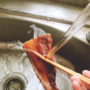 【简单又好吃】家常蒸腊肉的做法 步骤3