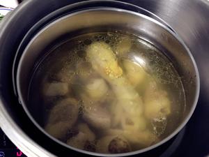红蟳鲍鱼番鸭汤的做法 步骤1