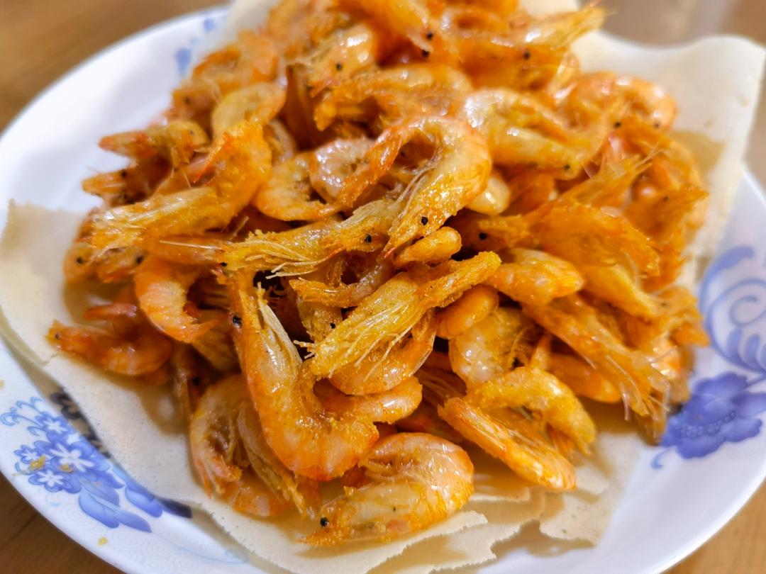 只需一个窍门、即可做出香酥可口脆的鲜炸小河虾、简单快捷、小朋友超爱
