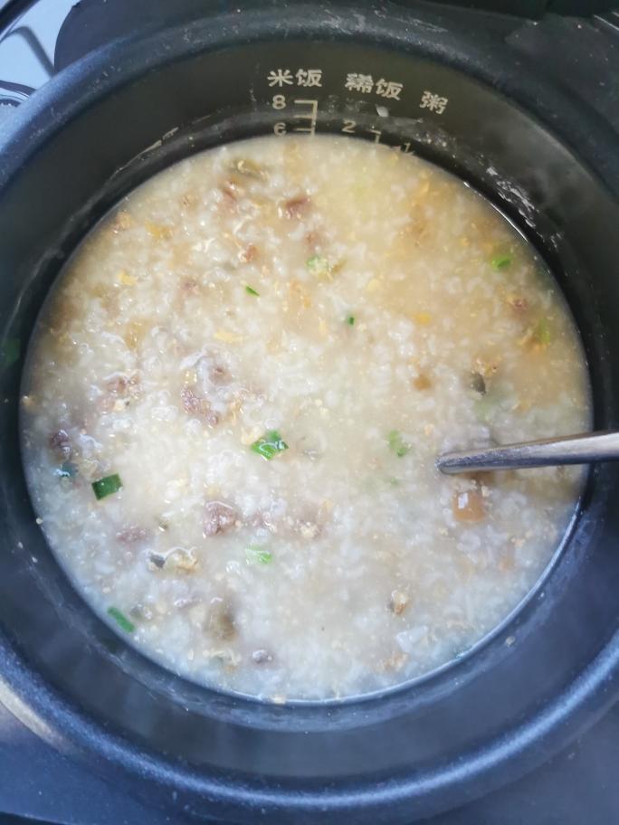妈妈👩教我做的皮蛋瘦肉粥🥣简单快捷美味😋