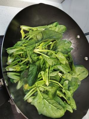 健康素食-金针菇炒菠菜的做法 步骤2