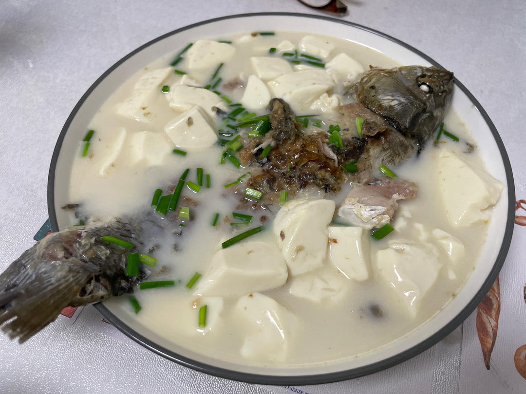 奶白鲫鱼豆腐汤|一条鱼最后的温柔