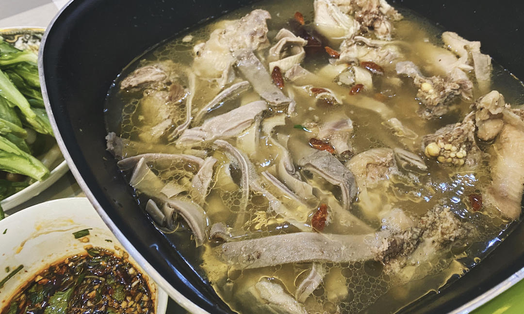 【猪肚鸡火锅】