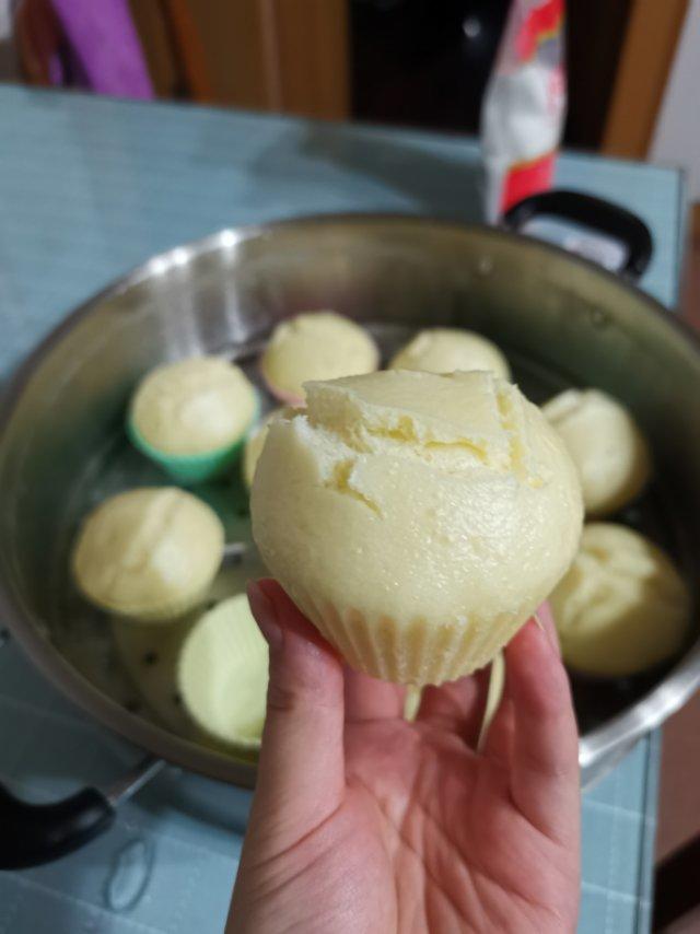两个鸡蛋一碗面 全程手不粘面 轻松搞定小碗蒸发糕 蓬松煊软 比面包好吃