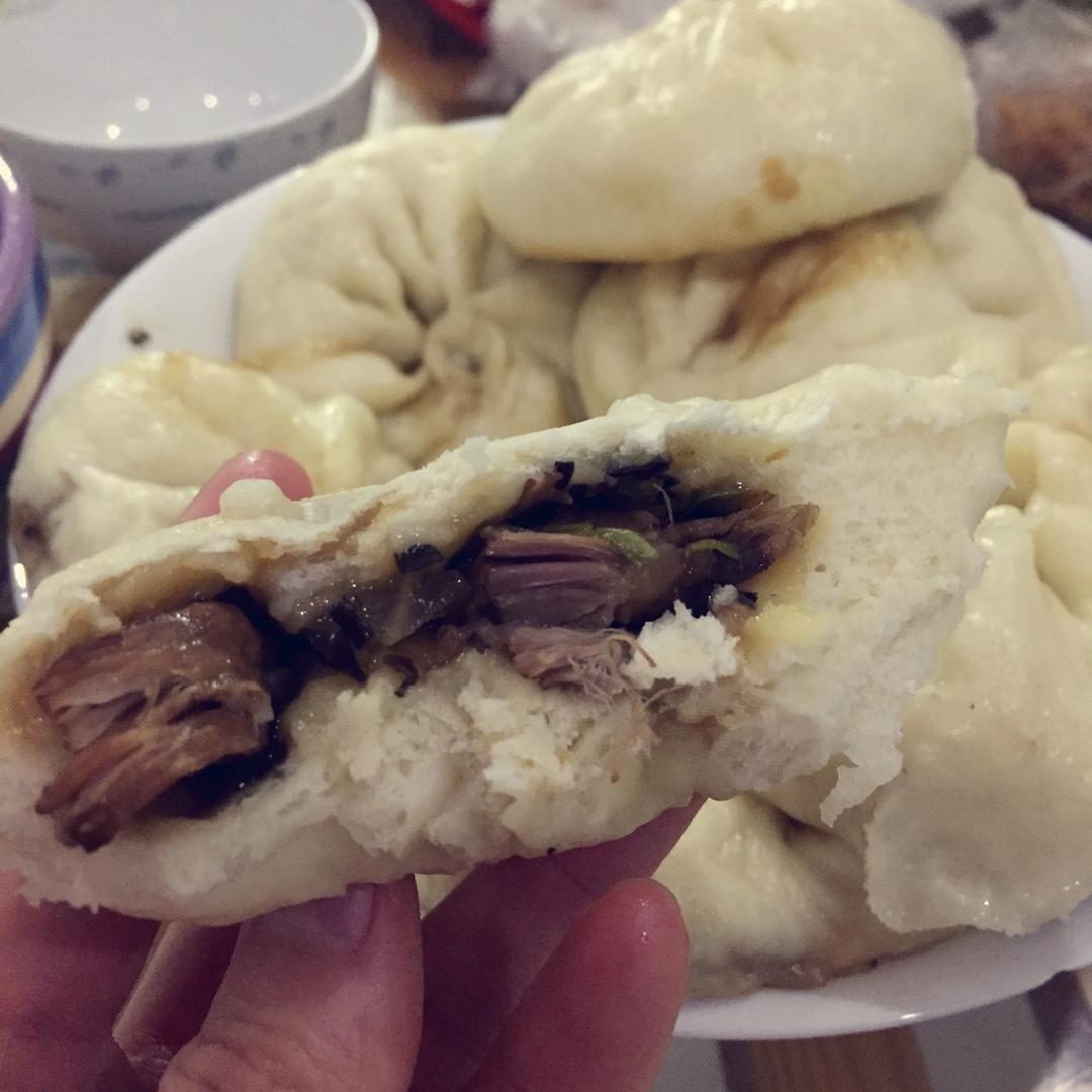 卤肉包
