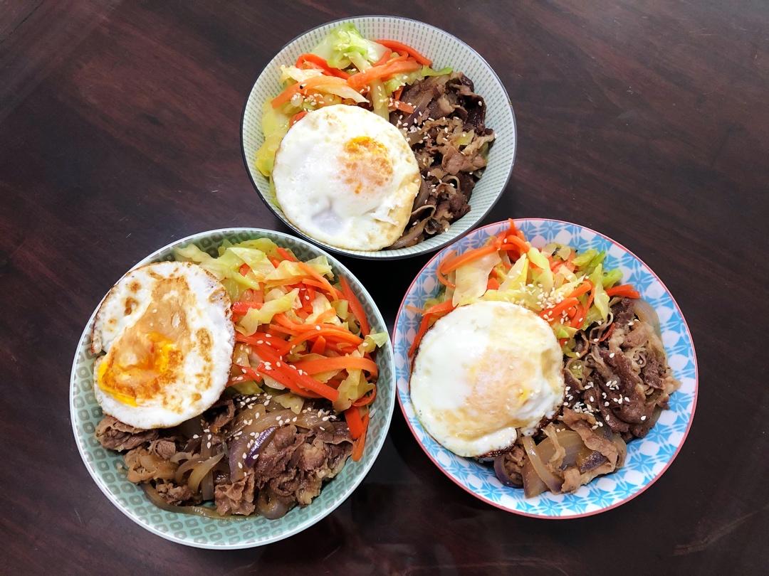 【温泉蛋肥牛盖饭】