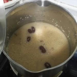 椰香小米粥的做法 步骤2