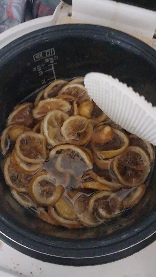 【电饭煲冰糖炖柠檬】