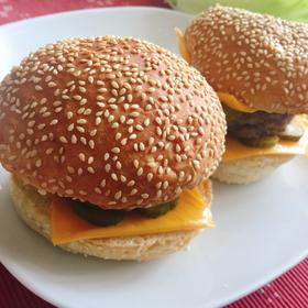 洋葱牛肉汉堡 Beef Hamburger with Fried Onions