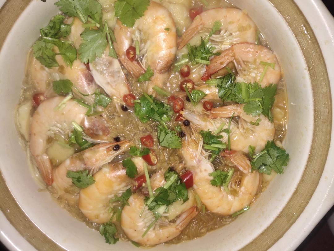 砂锅金针菇粉丝鲜虾煲