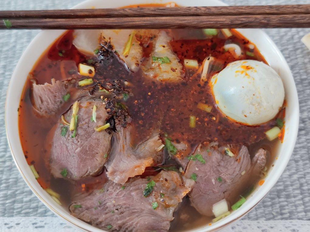 正宗兰州拉面（含拉面、高汤、油泼辣子做法）