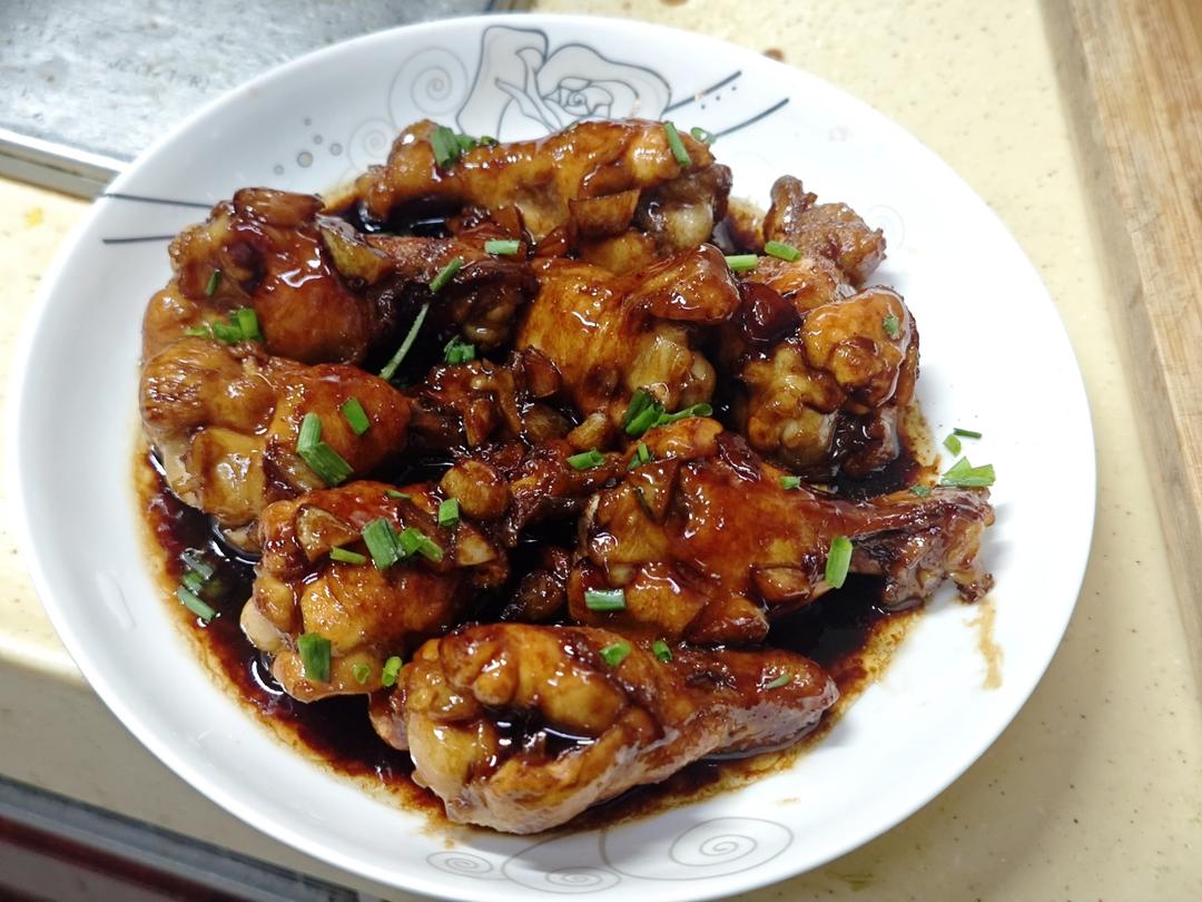 好吃到舔手指的「蒜香蜜汁鸡翅根」👍