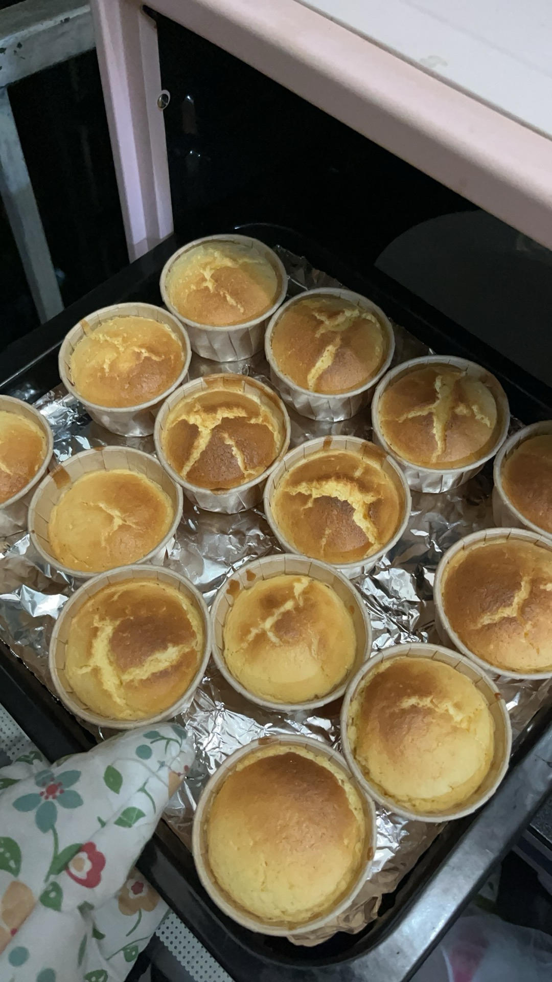 奶油奶酪纸杯蛋糕—消耗用剩的奶油奶酪