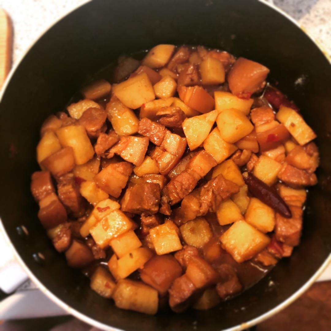 土豆红烧肉