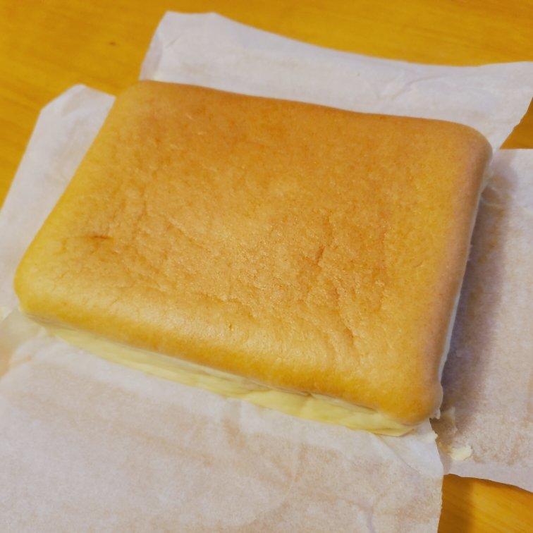 「柯基抖臀」芝士味古早蛋糕