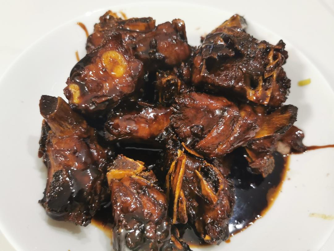 糖醋排骨的家常做法，色泽红亮，口感醇厚，好吃的停不下来