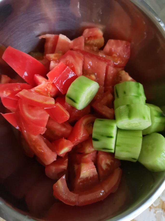 西班牙番茄冷汤的做法 步骤2