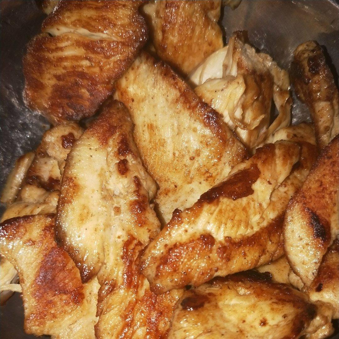 健身厨男版：香煎滑嫩鸡胸肉，全网最流行的鸡胸吃法！