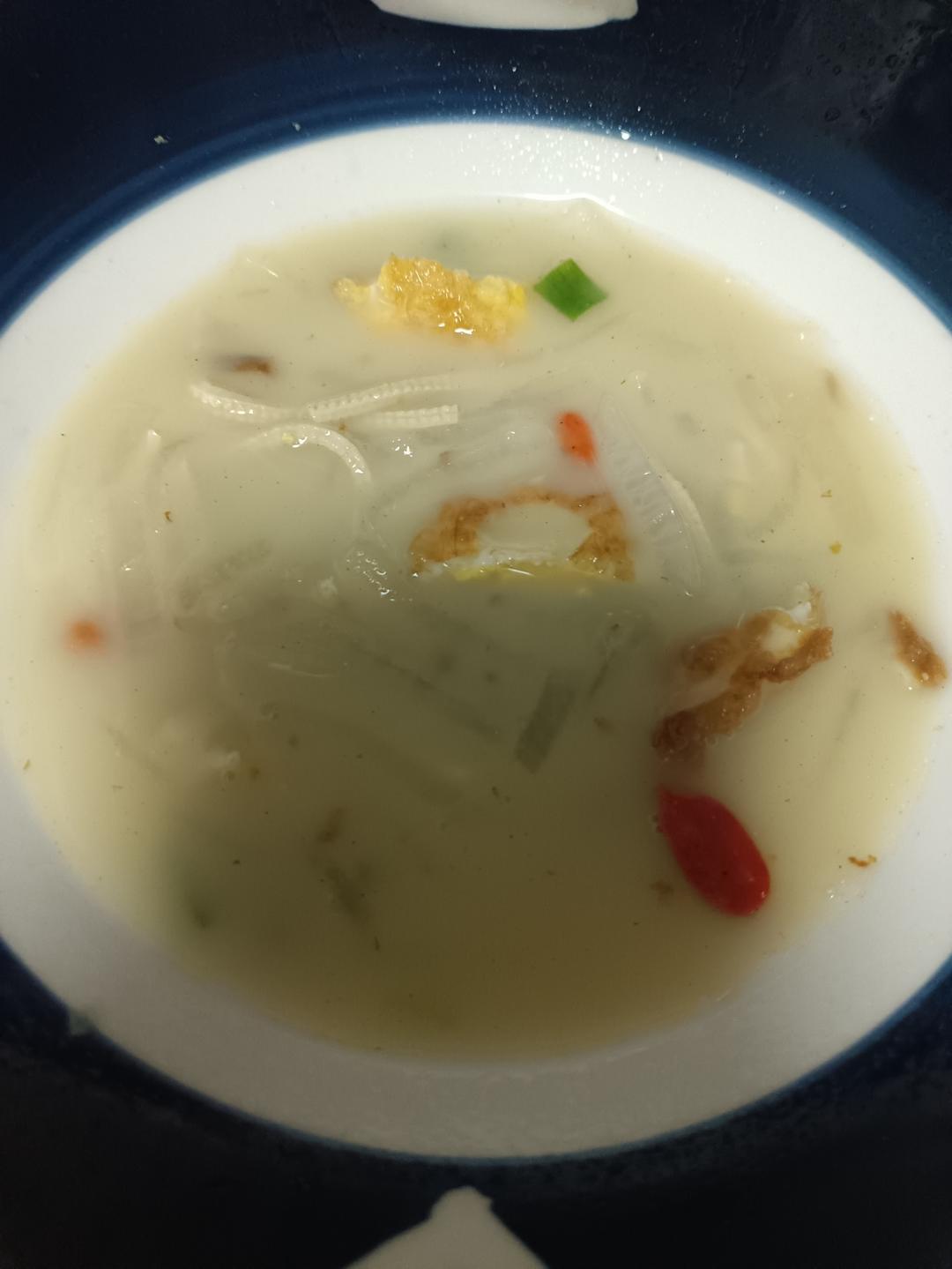 山珍海味一箩筐，不如秋天一碗萝卜汤，汤鲜味美，关键特别有营养