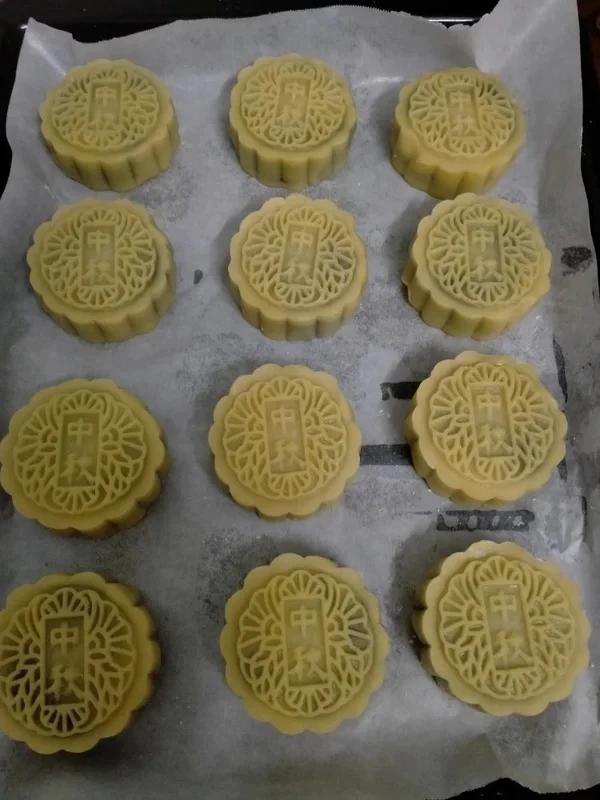 广式月饼－－蛋黄豆沙月饼