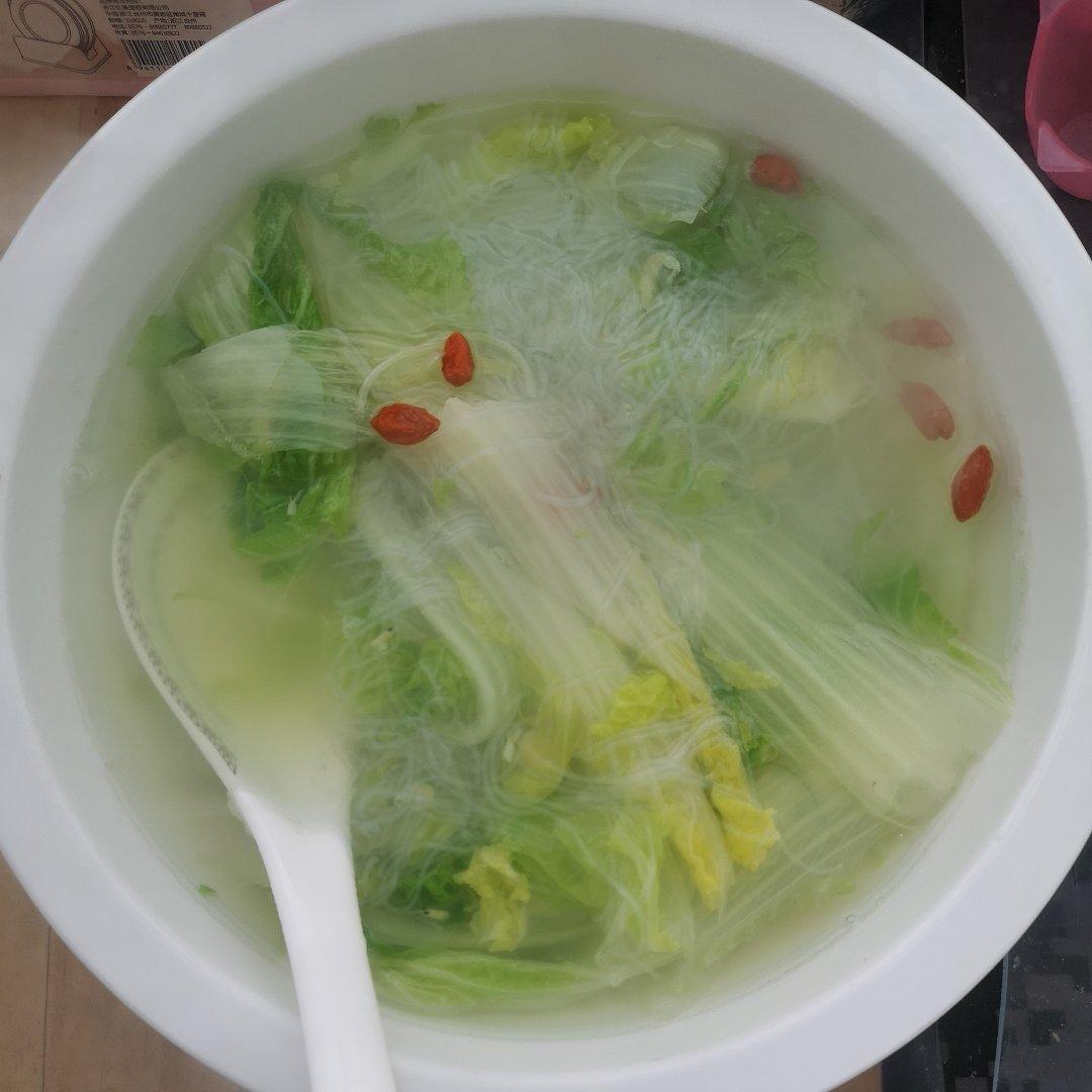 白菜粉丝汤              大白菜(或娃娃菜一小棵),细粉丝