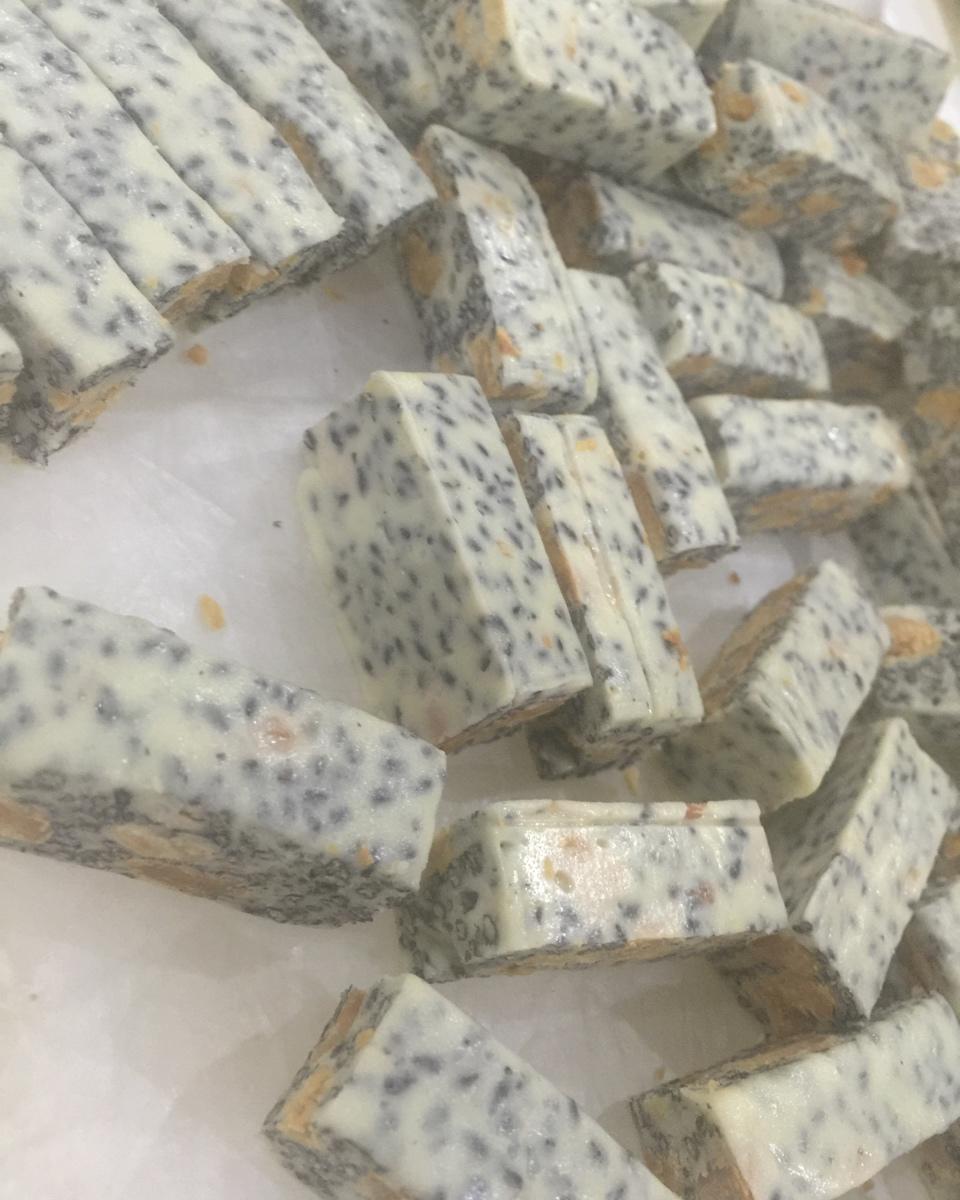 黑芝麻花生牛轧糖