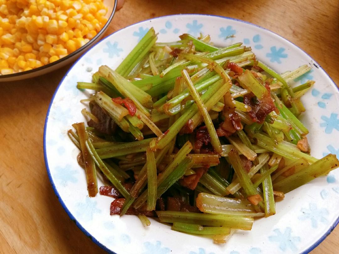 芹菜炒肉
