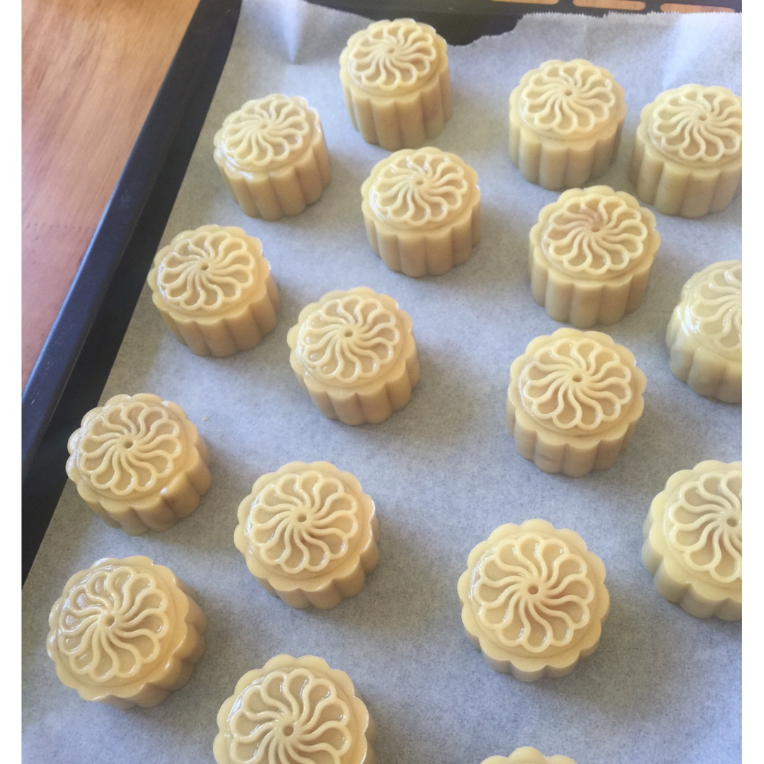 广式月饼——蛋黄莲蓉月饼