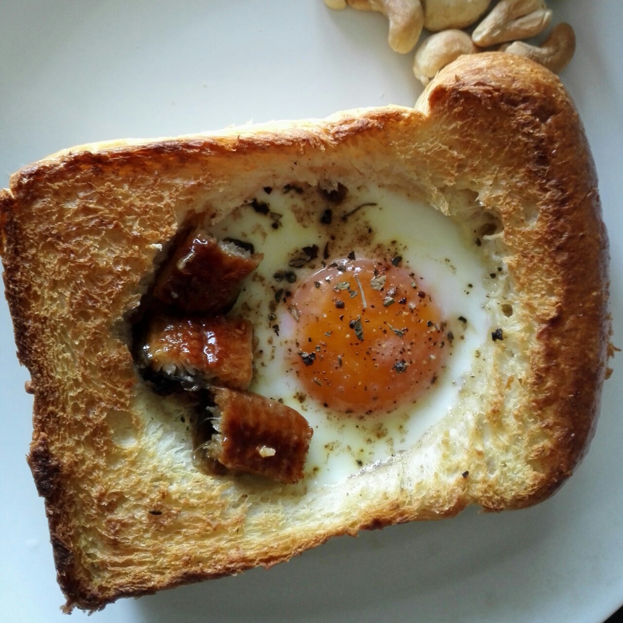 土司煎蛋 Egg-in-a-hole