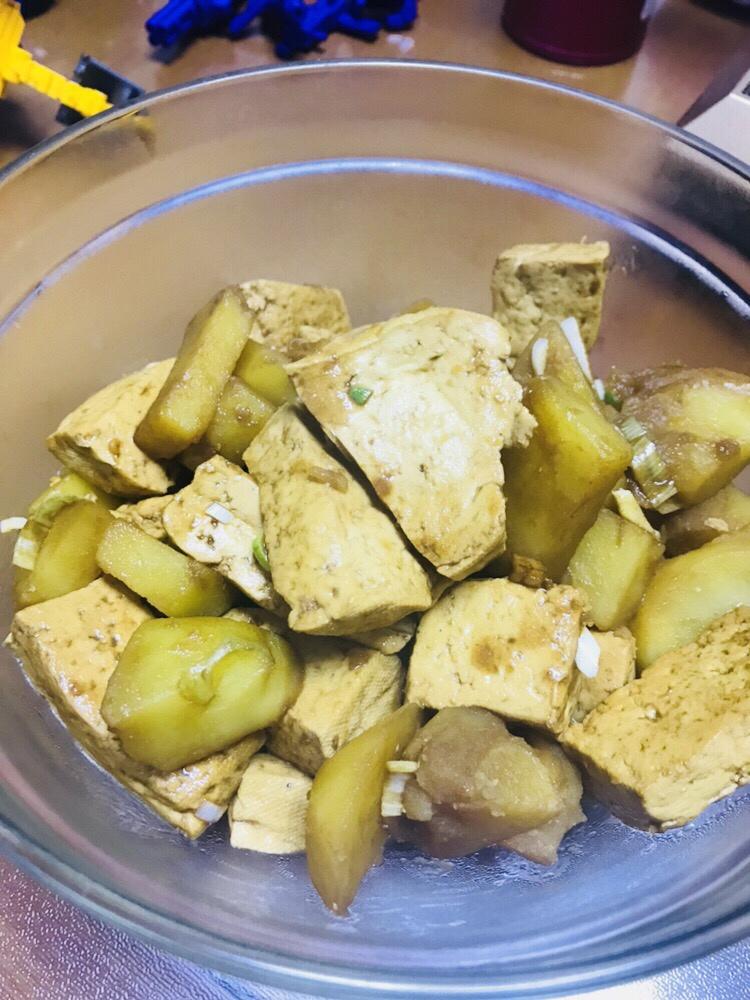 土豆炖豆腐的做法