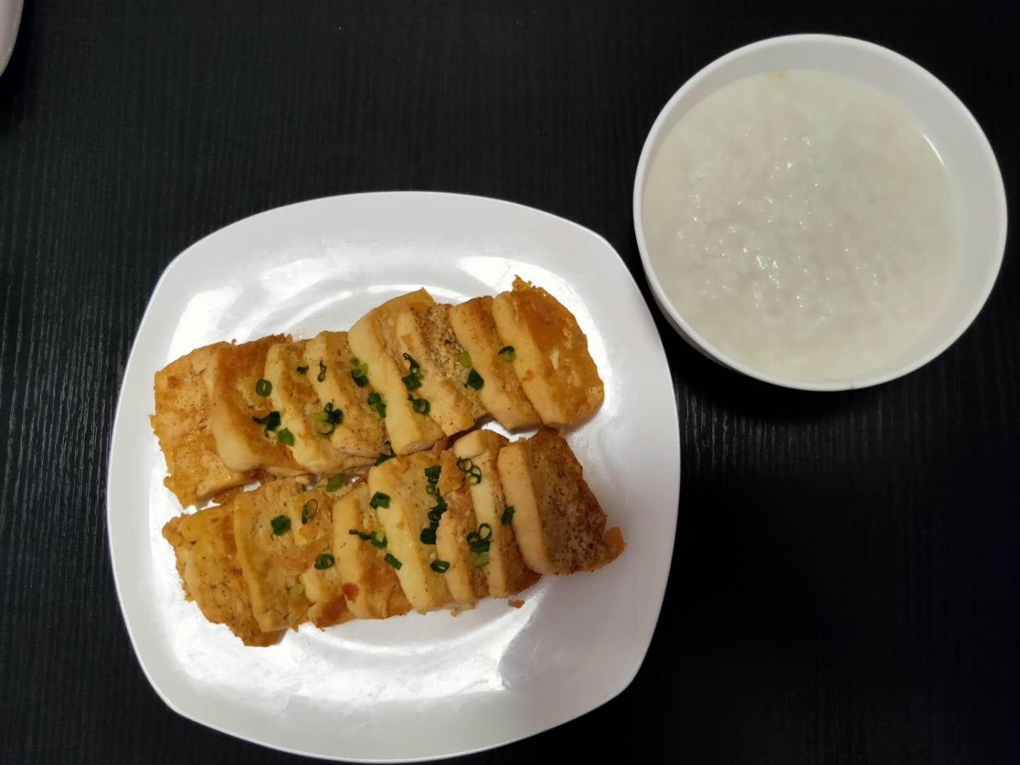 早餐喝白粥，配个2块钱的香煎豆腐，也能吃出饭店的仪式感！的做法