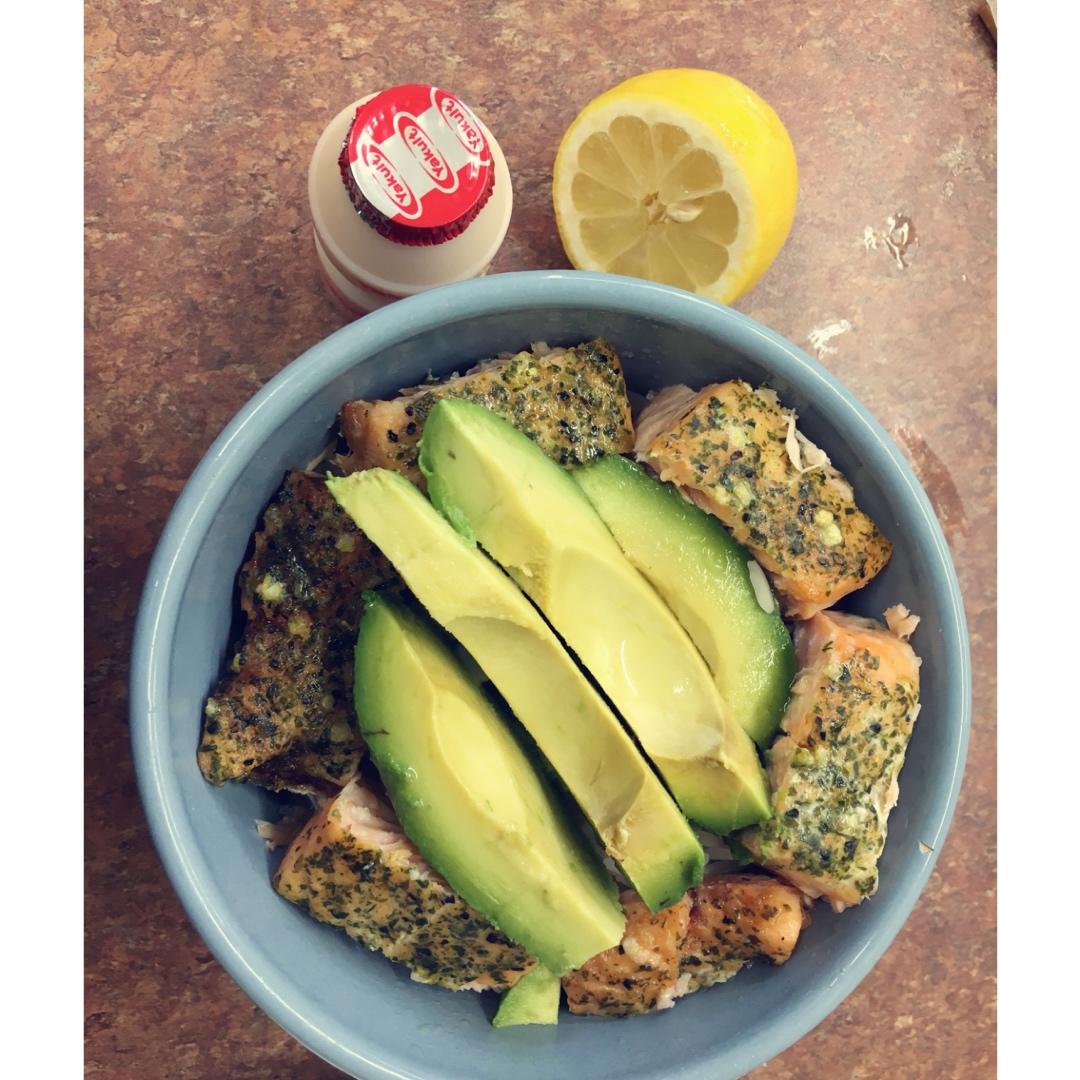 三文鱼牛油果拌饭