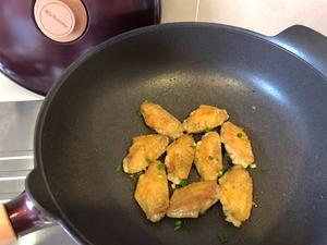“轻”爱妈妈+盐煎鸡翅（不用油做的快手菜）的做法 步骤16