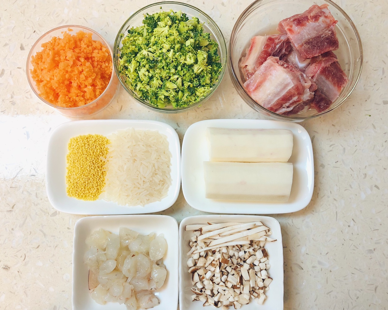 养胃健脾·排骨鲜虾山药粥（一款简单又适合小孩子的粥）的做法 步骤1
