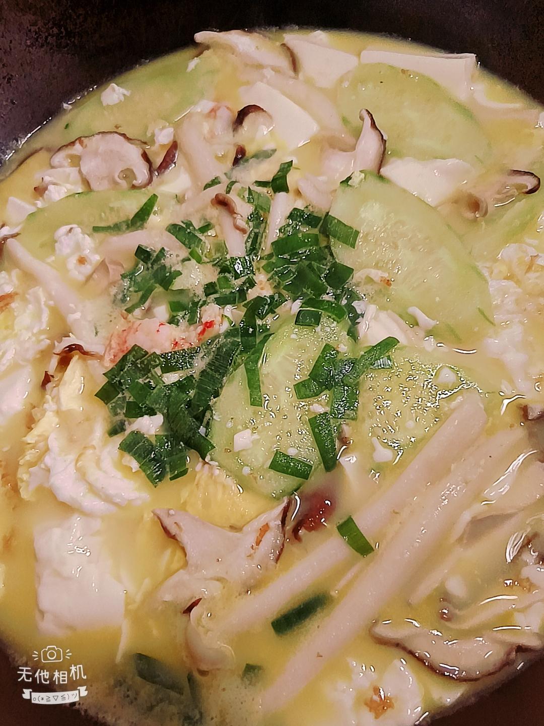 汤：鸡蛋虾仁香菇嫩豆腐汤