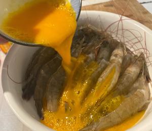 外焦里嫩的“椒盐虾”的做法 步骤3