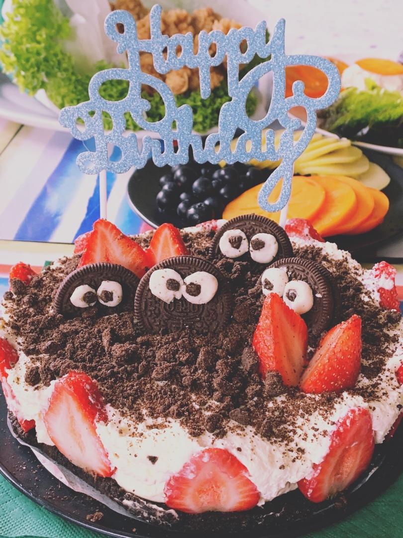 ins首尔风奥利奥草莓双层冻芝士慕斯卡通生日蛋糕，不用烤箱的蛋糕