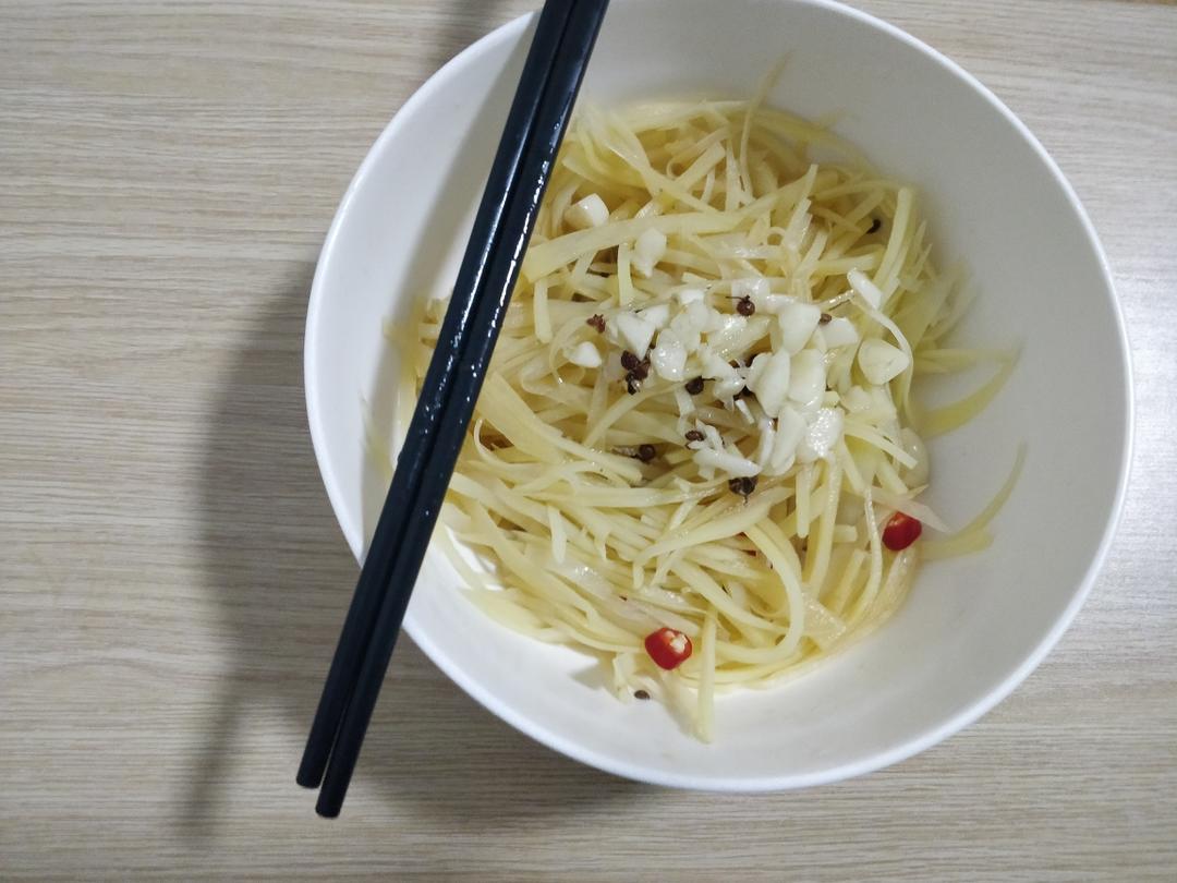 万物皆可油泼之:健康少油凉拌土豆丝