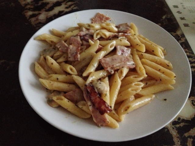 白蘑菇奶油培根意面