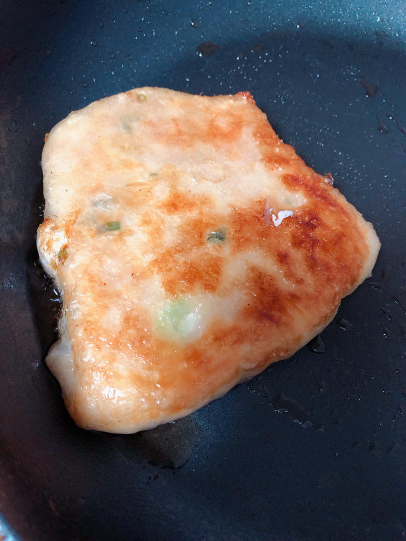 5分钟就能搞定的手抓饼早餐，酥到掉渣～