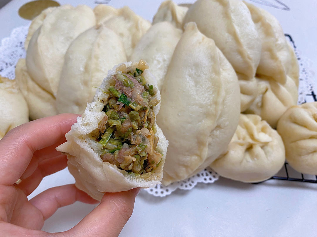 槐花蛤蜊肉包子