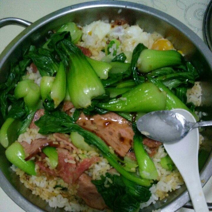 广式腊味煲仔饭