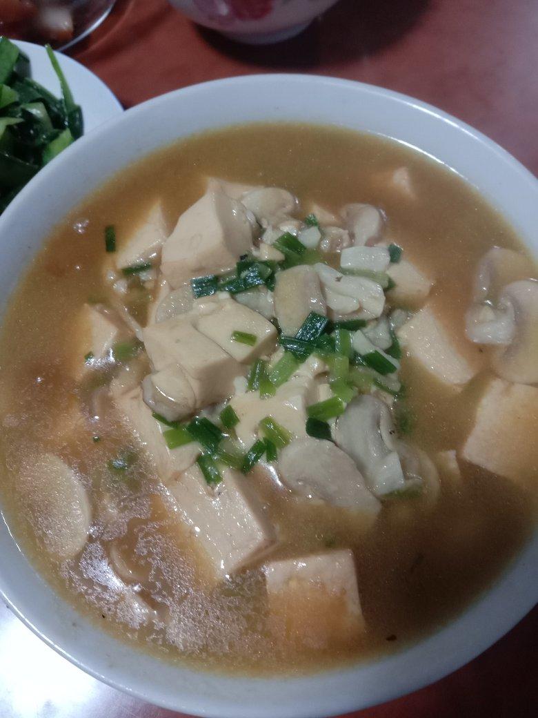 口蘑豆腐汤