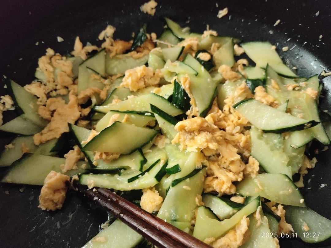 黄瓜炒鸡蛋 （青瓜炒鸡蛋）