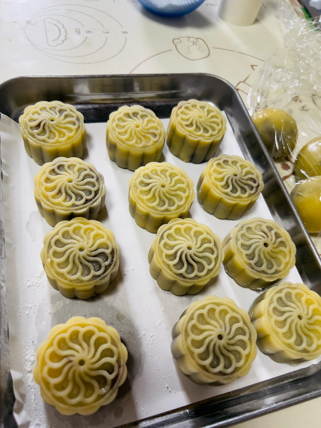 广式月饼—蛋黄莲蓉月饼