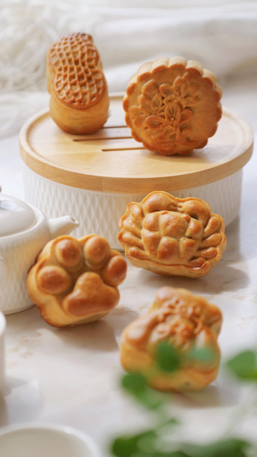 广式月饼－－蛋黄豆沙月饼