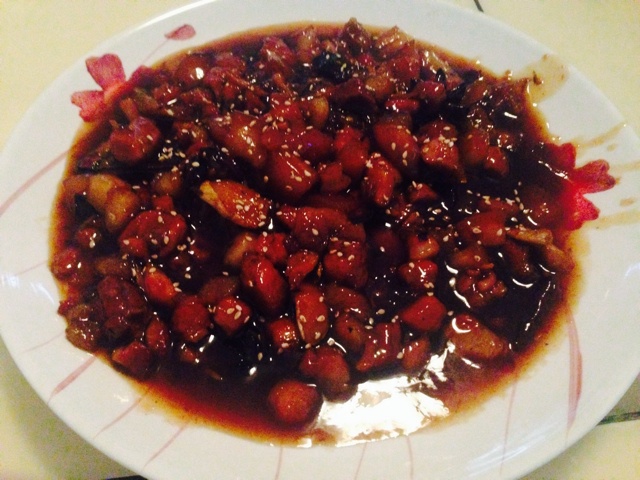 吃着碗里望着锅里的红烧肉