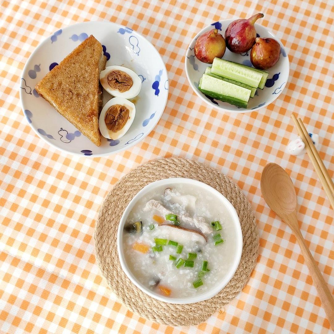 香滑暖胃的早餐——皮蛋鸡肉粥(电饭锅)
